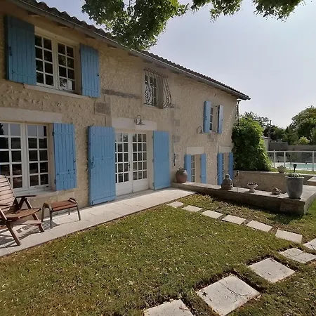 بيت للعطل In With Private Pool Lusignac